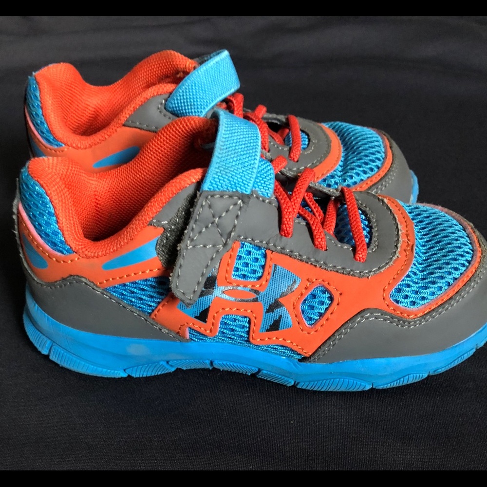 Like new toddler UA tennis shoes